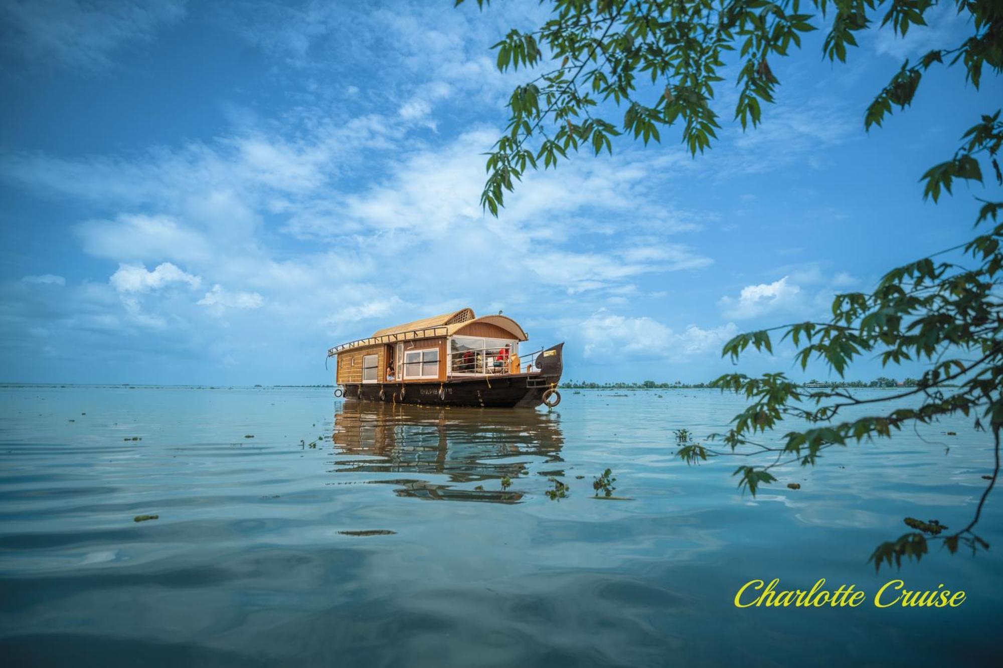 Hotel Charlotte Cruise House Boat Alappuzha Esterno foto