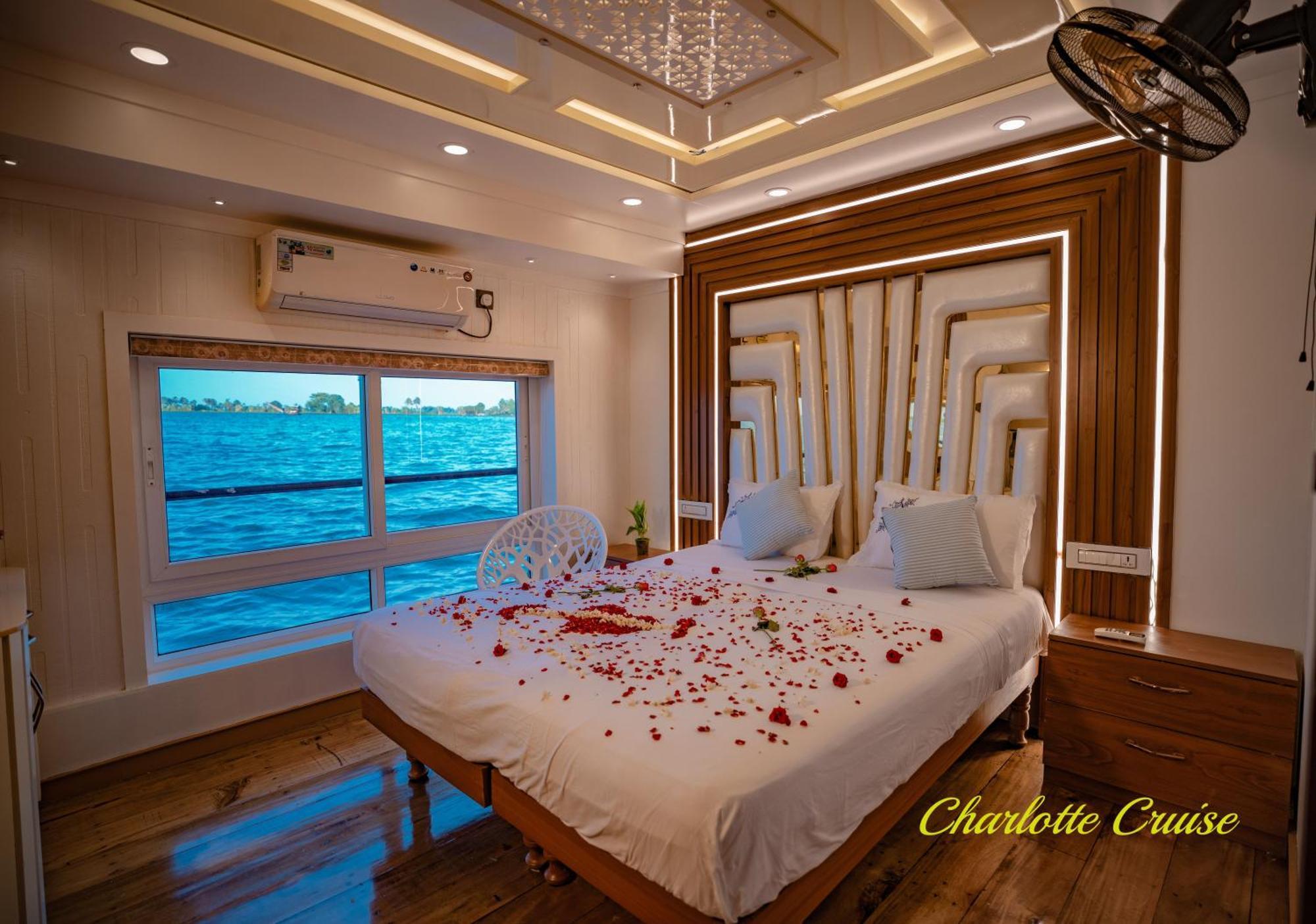 Hotel Charlotte Cruise House Boat Alappuzha Esterno foto